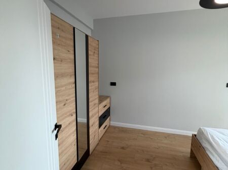  Shitet Apartament 1+1 | Shkëmbi i Kavajës, përballë Hotel Belavista