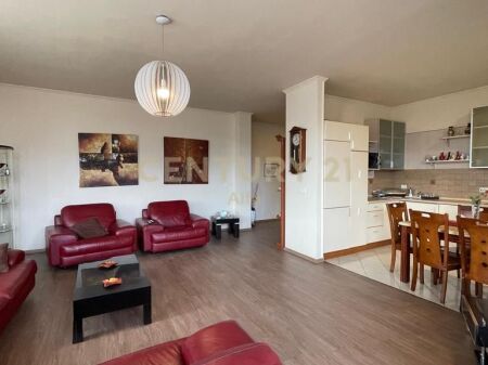Apartament 2+1+2 për Qira në rruga  Myslym Shyri – 