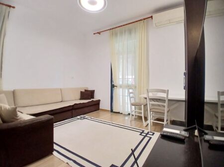 Rruga e Durrsit Jepet 2+1 me Qera (Hotel Colosseu)