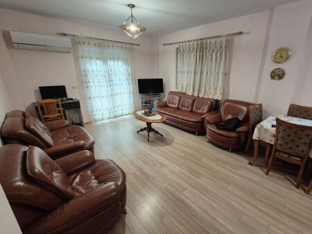 Jepet me Qira Apartament 2+1+2 – Komuna e Parisit