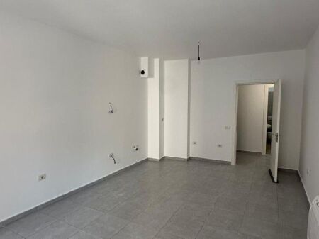  Jepet me qira apartament 2+1