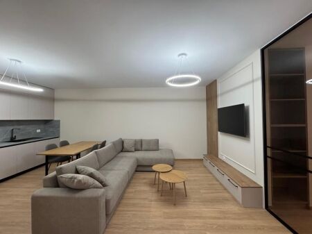 Apartament modern 1+1 per qira me verandë tek Kopeshti Botanik! 750 € /Muaj