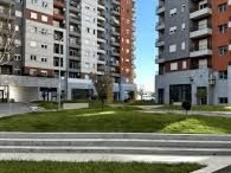 Apartament 1+1 + post parkim per qera Astir