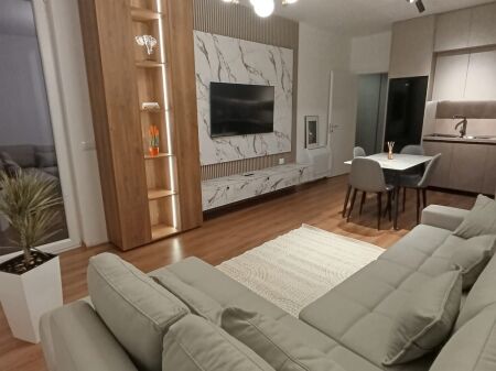Jepet me qira apartament modern 1+1 prane rruges se Elbasanit!