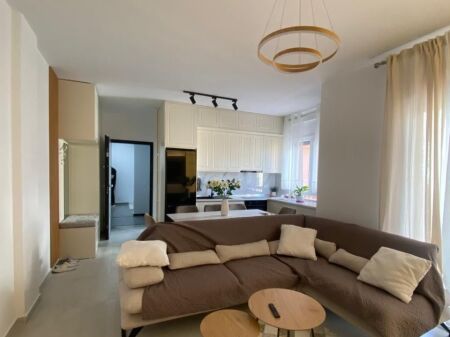  Apartament 2+1+2 me Qira – Pazari i Ri 