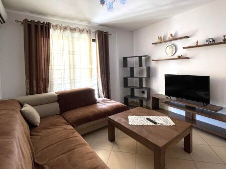 APARTAMENT 2+1+2+BALLKON ME QIRA NE YZBERISHT