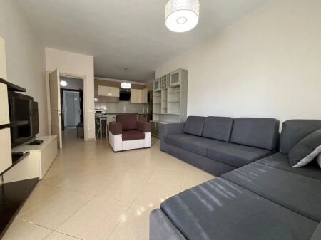 Jepet apartament 2+1+2 me qira ne Astir , perballe Kompleksit Arlis !