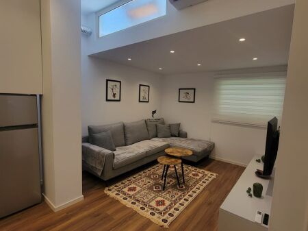 APARTAMENT ME QERA 1+1 RRUGA E DURRESIT 55.000 LEKE FH-78300