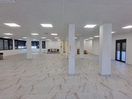 Affitto, Locale Commerciale 350m², Rotonda TEG,  3000 Euro/Mese Netto