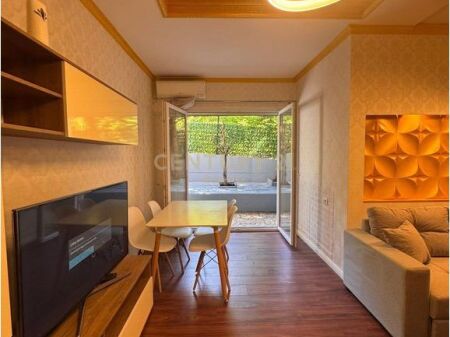 Apartament 2+1 me qira tek Liqeni i Thate
