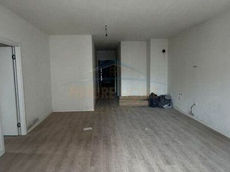 Shitet, Apartament 2+1+2, Yzberisht