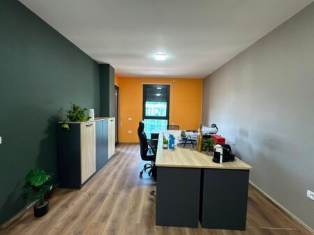 Spazio per ufficio in Via Kosovareve!