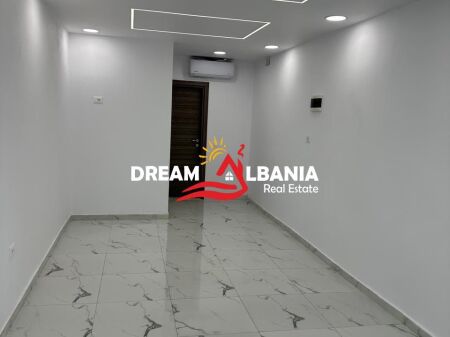 Affittasi negozio in via Elbasani vicino all'ambasciata americana (ID 42711173)