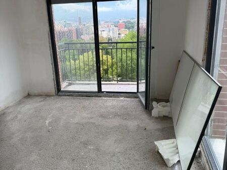 Shitet Apartament 1+1