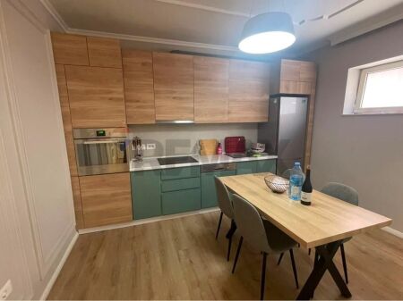 Apartament 1+1 per qira tek rruga Ferit Xhajko!
