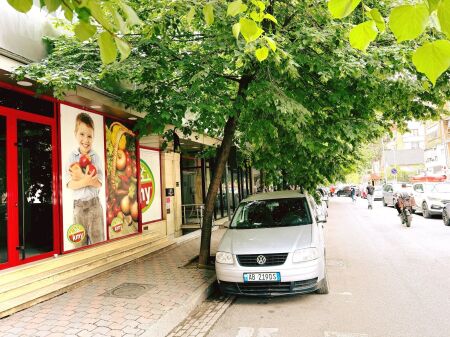 Ambient biznesi në shitje tek 21 Dhjetori pranë Bar "Oslo" dhe Market "Joena"