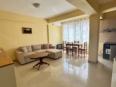 Për shitje apartament 1+1 prane Markates