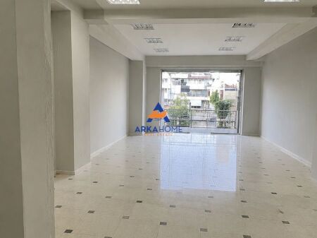 LOCALE COMMERCIALE IN AFFITTO 160M2 "VICINO AL SOPRAPPASSO KRISTALI, VIA FRANK BARDHI" 160.000 LEKE