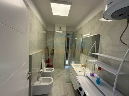 QERA APARTAMENT 2+1+2 POSTE PARKIMI,UNAZA E RE