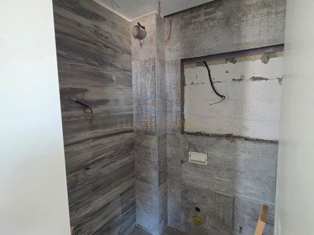 Shitet, Apartament 3+1,Ish Ekspozita, Tiranë