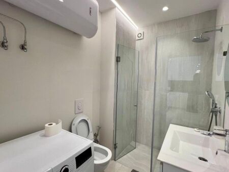 JAPIM ME QIRA APARTAMENT 2+1+2 + POST PARKIMI TEK RR.BARRIKADAVE