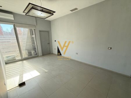 SHITET AMBIENT BIZNESI 253 M2 TE RRUGA E KAVAJES 590.000 EURO