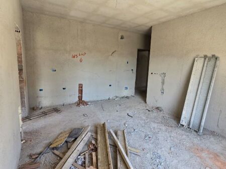 Shitet Apartament 1+1 tek Tirana Entry