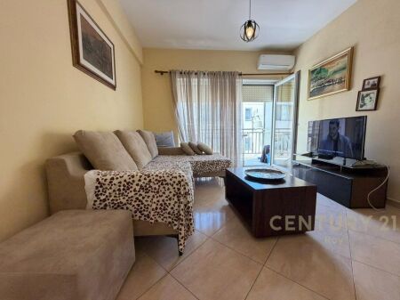 APARTAMENT 1+1 PËR SHITJE – PLAZH, STACIONI I PARË