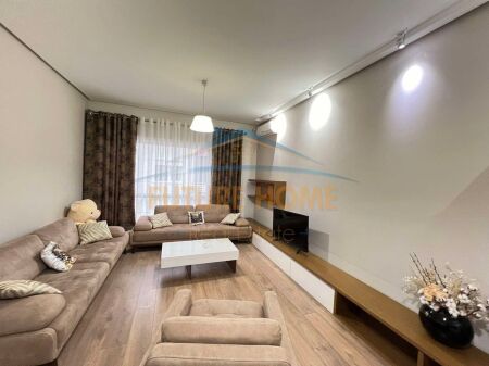 Affitto, Appartamento 1+1, Giardino Botanico, Tirana. 600 €
