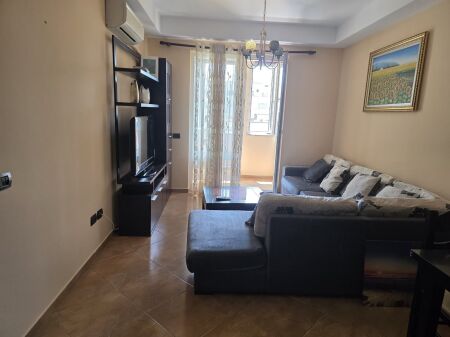 Jepet apartament 1+1 me qera Fresk