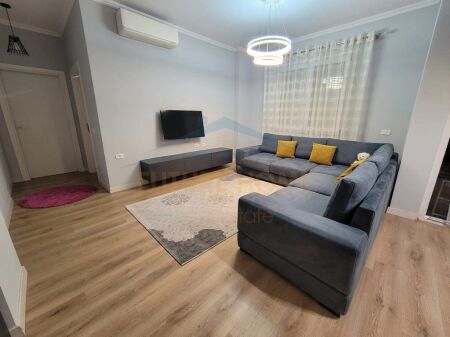 Qera, Apartament 2+1+2, Rruga 5 Maji, Tiranë