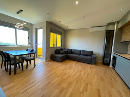 Apartament 2+1+Parking per qira tek Liqeni i Thate.