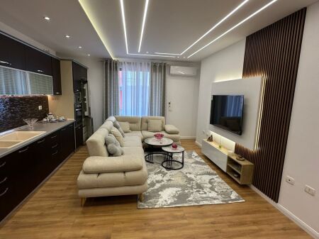 Apartament 2+1 per shitje tek Pallatet Cabej
