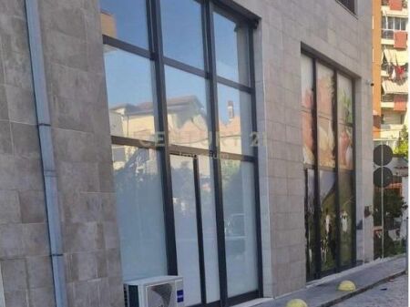 Affitto, locale commerciale fronte strada a Yzberisht