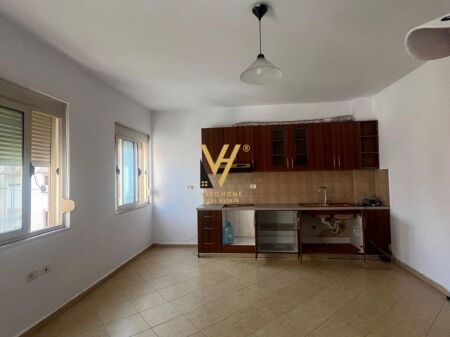 JEPET APARTAMENT 2+1+BLK ME QIRA TE KOMUNA E PARISIT 45.000 LEKE