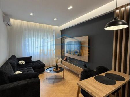 Shitet, Apartament 1+1, Kopshti Zoologjik, Tiranë.