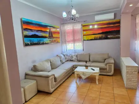 Affitto | Vilë 2 + 1 | Ish Fusha E Aviacionit | 450 €/mese