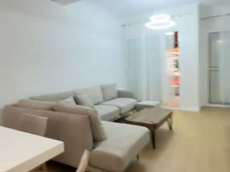 Jepet me qera 2+1 liqeni that mobiluar 699 eu ashensor