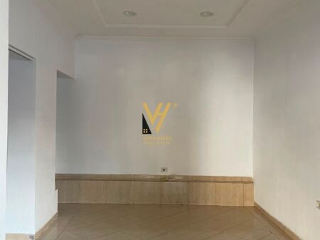 AFFITTASI NEGOZIO 30 M2 IN VIA HOXHA TAHSIM 40.000 LEKE