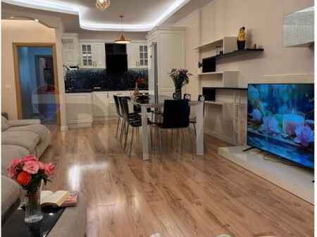 Apartament - Për Qira - Komuna e Parisit 2+1