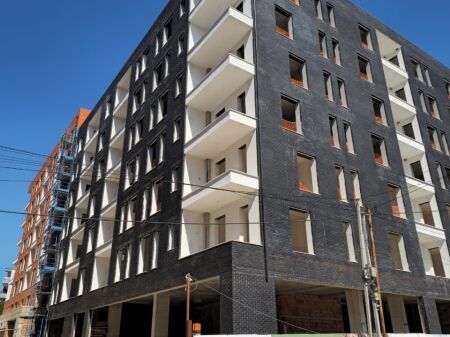  Appartamento 2+1+2 con Veranda in vendita a Ringside Residence, Paskuqan 