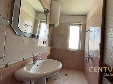 Mangalem, ALI DEMI, JEPET ME QIRA APARTAMENT 1+1