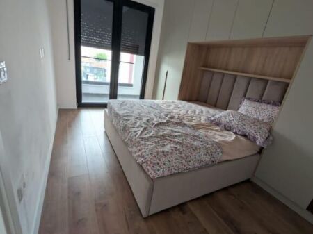 Apartament 2+1 me qira tek Komuna e Parisit