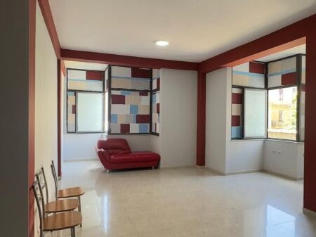 Ufficio in Affitto in Via Durazzo (ID BZ2744) Tirana