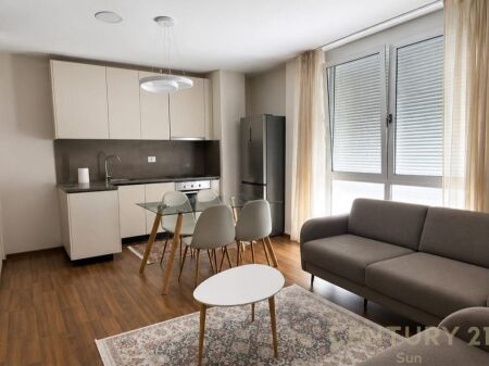 APARTAMENT 2+1 PER QIRA NE RRUGEN E BARRIKADAVE 850 € /Muaj