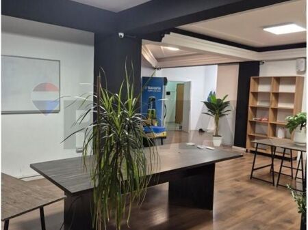 UFFICIO SERVIZI 153M2 PRESSO RRG KAVAJES