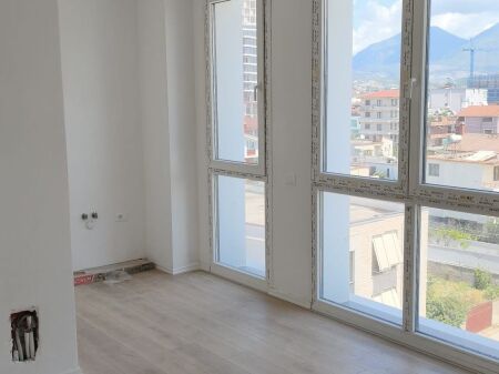  Shitet Apartament 1+1 – Pranë Bulevardit të Ri, Rruga Jordan Misja