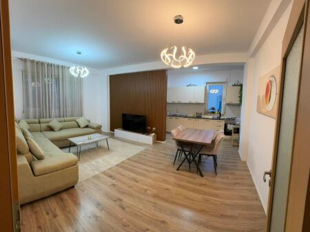  APARTAMENT 1+1 ME QIRA – TEK LIQENI I THATË