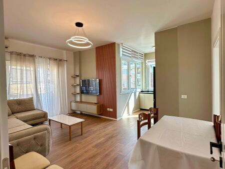  QERA Apartament 2+1  Tek Kopshti Zoologjik, Prane Supermarket Xhangolli 