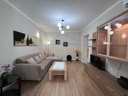 Qera, Apartament 2+1, Blloku, Tiranë.